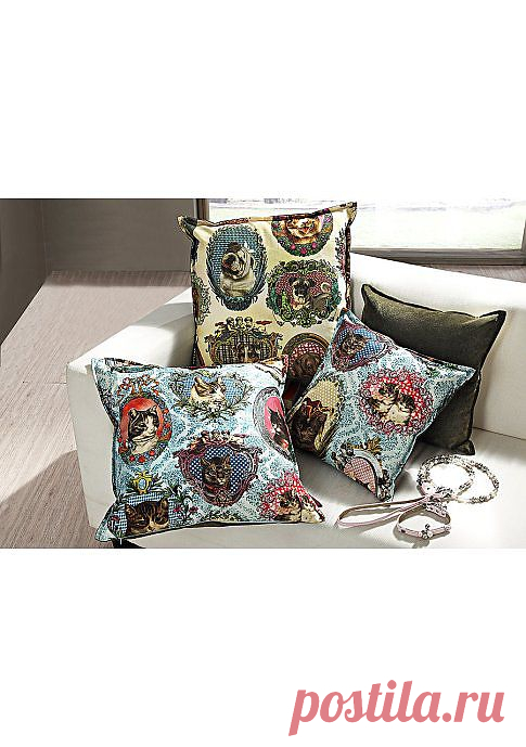 Яркий принт с собачками на диванных подушках