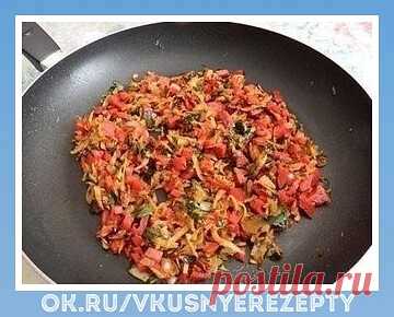 Не упустите идею превосходного блюда!  Очень вкусная идея. 
Всем советую приготовить.

Даже муж любит такой вариант.
 

Ингредиенты:
- 5 кусочков свиной отбивной 
- 1 головка лука
- 1 морковь
- 1 болгарский перец
- 1 пучок петрушки 
- сушеные восточные специи 
- соль 
- перец
- растительное масло - для обжаривания

Приготовление:
1. Морковь натереть на терке, лук и болгарский перец мелко нарезать.
2. На растительном масле обжарить лук и морковь, добавить болгарский перец, ...