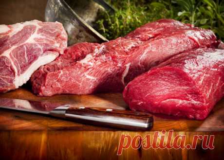 10 самых распространенных ошибок приготовления мяса 



Наверняка даже самому далекому от кухни человеку за свою жизнь приходилось не раз и не два сталкиваться с приготовлением самого разнообразного мяса, что уж говорить про тех, кому кулинарные хлопот…