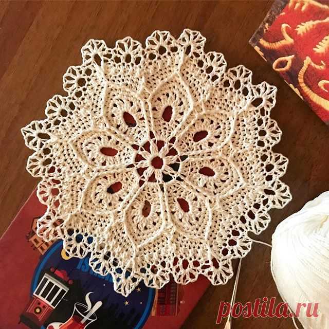 #люблювязать #кружевокрючком #салфетка #салфеткакрючком #вязание #винтажныйстиль #вязаниекрючком #свяжи_как_я_свяжи_лучше_меня #покажукаквяжу #хобби #ручнаяработа #рукоделие #рукодельница #интерьер #декорстола #уют #уютныйдом #örgü #crochê #ganchillo #crocheting #knitting #doilies #handmade #interior #interiordesign #design #lace #hobby #patriciakristoffersendesigns