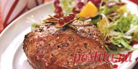 Свинина с брусничным соусом