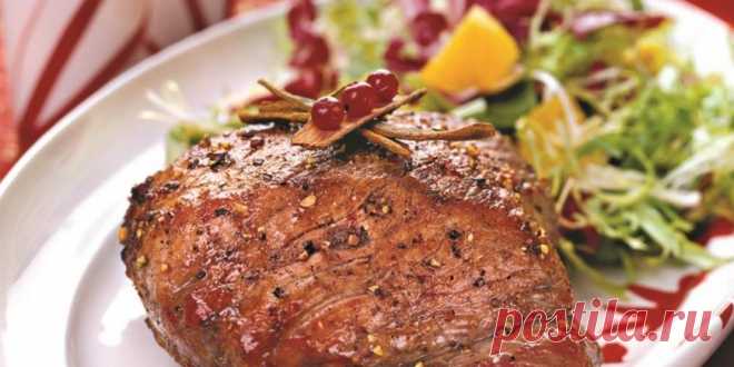 Свинина с брусничным соусом