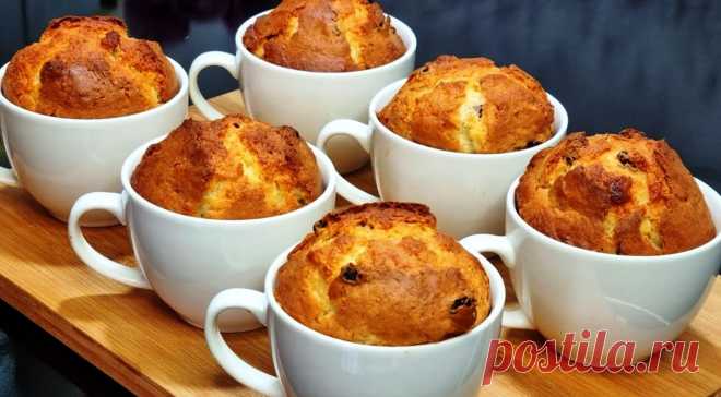Сырники больше не делаю. Нашла рецепт круче и вкуснее: готовлю 7 раз в неделю Трудно представить, что когда-то человечество жило без многообразия выпечки. Например, в далеком прошлом не было кексов, маффинов и капкейков. Казалось бы, эти булочки одинаковые, но имеют разные названия. На самом деле все три вида выпечки разные. Кексом является изделие из запеченного сладкого теста. Готовят кексы чаще с цукатами и изюмом. Маффины — это лишь подобие […]