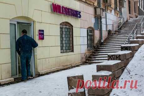 Полиция задержала 16 мигрантов во время проверки сотрудников Wildberries. Сотрудники полиции задержали 16 иностранцев в подмосковной Электростали за нарушение миграционного законодательства. В отношении всех задержанных составлены протоколы по трем статьям КоАП РФ и назначены штрафы в размере от 2000 до 5000 рублей. Троих нелегальных мигрантов выдворили из России.