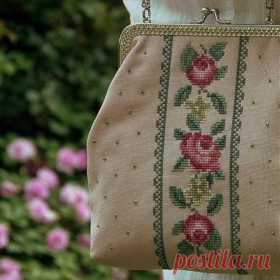 Embroidered handbag with pink roses