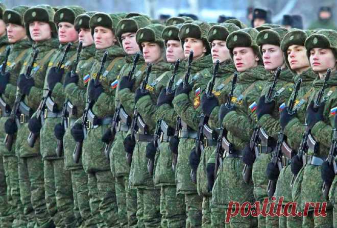 Александр Запольскис: Это вообще какая-то другая планета Александр Запольскис
Вернулись с больших родственных посиделок. В расположенную у нас в поселке часть РЭБ попал призывником сын двоюродной сестры моей тещи. Вчера была присяга, после которой пацана на выходные отпустили в увольнение к родителям. Пока готовили шашлыки он рассказывал об армейских буднях. Наряда на кухню нет. Готовят вольнонаемные гражданские повара. Живут в четырехместных кубриках,
