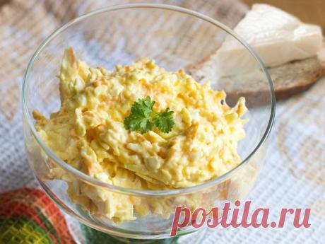 Салат с плавленным сыром и яйцом рецепт с фото - 1000.menu