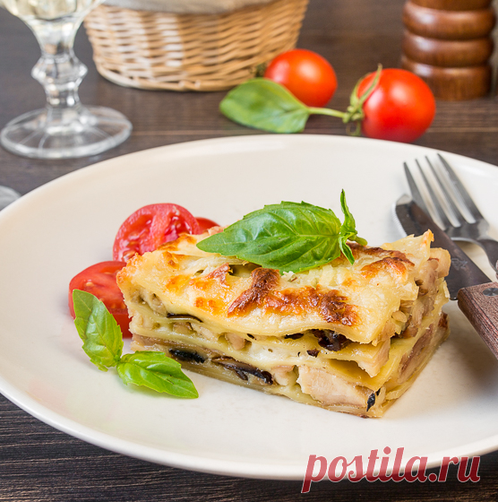Лазанья с курицей и шампиньонами.
