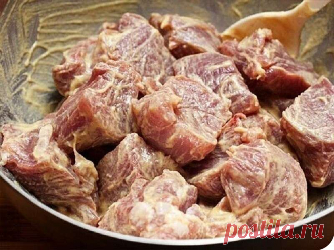 Первые четыре: 1. Шашлык в майонезе Чтобы мясо получилось на удивление нежным и сочным, а шашлык полностью оправдал ваши ожидания, попробуйте замариновать