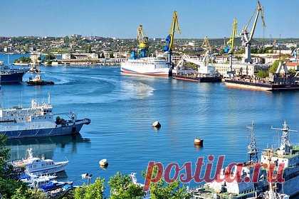 В Совфеде отреагировали на слова Зеленского о возвращении Крыма. Позиция президента Украины Владимира Зеленского по Крыму является добровольной демонстрацией собственных слабостей. Ему не достанется «ни пяди крымской земли», отреагировала сенатор Совета Федерации Ольга Ковитиди. По словам парламентария, в Крыму уже определились со своим выбором.