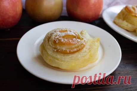 Слоеные розочки с яблоками