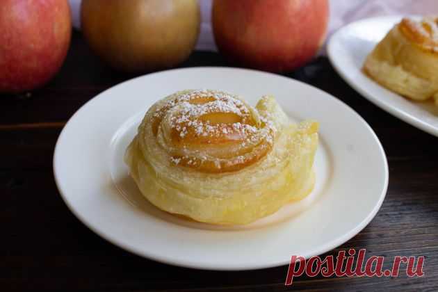 Слоеные розочки с яблоками
