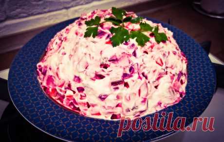 Попробовал у соседки в гостях вкусный свекольный эстонский салат «Розолье». Теперь готовлю такой же на замену винегрету - делюсь | Латте | Яндекс Дзен