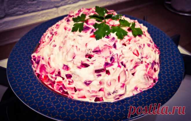 Попробовал у соседки в гостях вкусный свекольный эстонский салат «Розолье». Теперь готовлю такой же на замену винегрету - делюсь | Латте | Яндекс Дзен