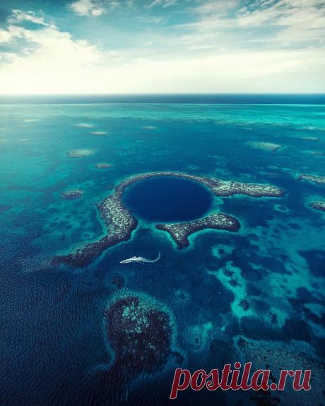 ДЫРА-ВОРОНКА В ОКЕАНЕ В БЕЛИЗЕ.