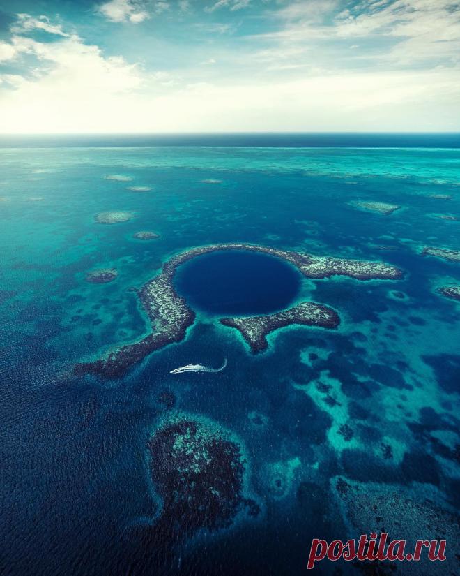 ДЫРА-ВОРОНКА В ОКЕАНЕ В БЕЛИЗЕ.