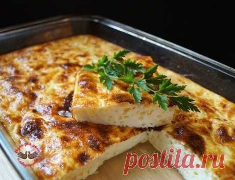 ВКУСНЫЙ ОМЛЕТ: ТОП-6 РЕЦЕПТОВ 

1) ВАРЁНЫЙ ОМЛЕТ В ПАКЕТЕ 

ИНГРЕДИЕНТЫ:
● 3 яйца,
● 2/3 стакана молока,
● соль.

ПРИГОТОВЛЕНИЕ:
Если вы любите сладкий омлет, то можете добавить сахар. Если что-то попикантнее, то зелень. 
Взбиваем миксером яйца с солью до пены, добавляем молоко и взбиваем опять. Масса жидкая, но пышненькая получается.

Берем два целлофановых пакета, складываем один в один и выливаем массу. Завязываем мешочек и опускаем в кипящую воду ровно на 30 минут.Чере...