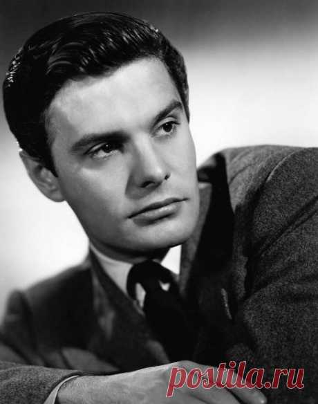 Луи Журдан (Louis Jourdan)
-19 июня, 1921 • 14 февраля 2015