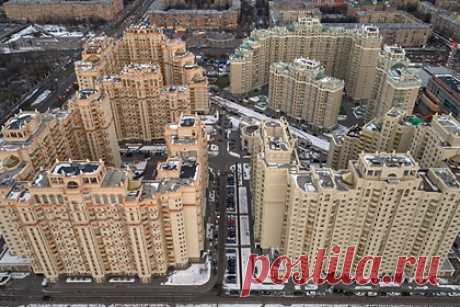 В Москве нашли популярные у блогеров дорогие квартиры. Чаще всего для совместной аренды жилья российские блогеры выбирают дорогие апартаменты в центре Москвы. Популярные для такого типа квартирантов варианты нашли в башнях «Москва-Сити», окрестностях Парка Победы, районах Хамовники, Арбат, и Воробьевы горы. Арендная ставка варьируется от 170 тысяч до 2,5 миллиона рублей.