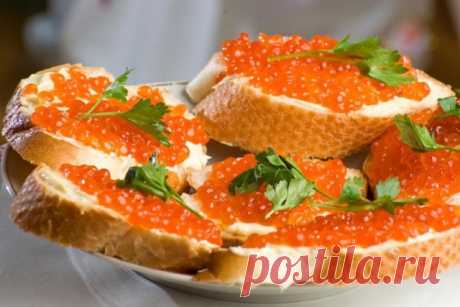 Бутерброды с рикоттой, плавленым сыром и красной икрой — Домашняя кулинария