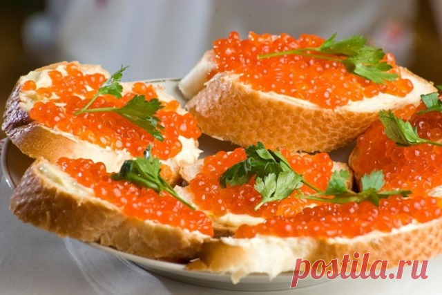 Бутерброды с рикоттой, плавленым сыром и красной икрой — Домашняя кулинария