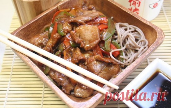 Волшебная индейка в соусе: диетическая, вкусная, сочная! Сливочный, винный, грибной вкус идеальной индейки в соусе Диетическое, нежное, вкусное мясо индейки по сравнению с привычной нам курицей гораздо богаче кальцием, белком и важными аминокислотами. По количеству фосфора она вообще близка к рыбе! Да, индюшати…