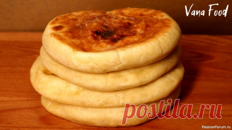Хачапури на сковороде | Кулинария Хачапури - это так вкусно, что просто невозможно описать словами. Надо готовить и есть. Можно еще пить вино. Но это не обязательно) Кстати, недавно хачапури стали памятником культурного наследия Грузии. Надеюсь, что теперь сомнений в том, что это обязательно нужно попробовать, совсем не...