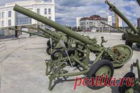 Рассказы об оружии. 160-мм дивизионный миномёт М-160 образца 1949 года 
Странно все-таки устроен человеческий мозг. Стоит в какой-либо статье упомянуть имя Сталина, как сразу начинается спор о личности этого человека и его роли в истории СССР и мира вообще. При этом сове…