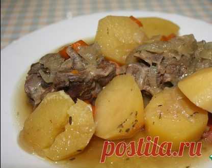 Английское название ирландского рагу — Irish stew. Дословный перевод — «ирландская тушонка». Очень сытное, наваристое и вместе с тем очень простое блюдо. Самое то в холодное время года. Время приготовления: 200 минут Ингредиенты Баранина — 700 г Картофель — 700 г Лук репчатый — 400 г Морковь (небольших) — 3 шт Соль (или по вкусу) […]