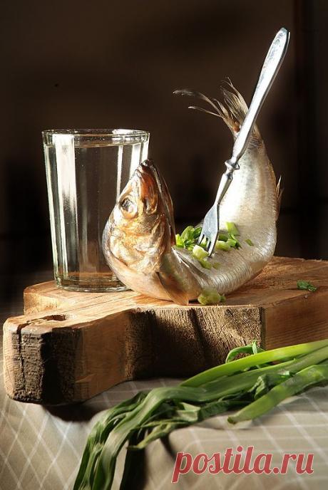 Приходит парень к колдуну и просит:
- Сделай мне член до земли.
Колдун подумал, подумал и сделал ему ноги длиной десять сантиметров.
Так выпьем же за грамотно составленное техническое задание!