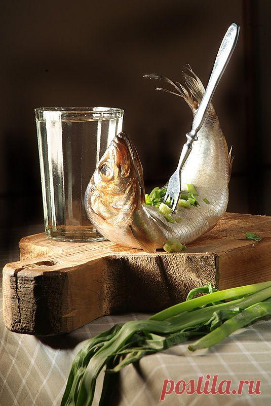 Приходит парень к колдуну и просит:
- Сделай мне член до земли.
Колдун подумал, подумал и сделал ему ноги длиной десять сантиметров.
Так выпьем же за грамотно составленное техническое задание!