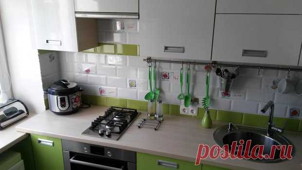 Кухня: вместительный гарнитур и 