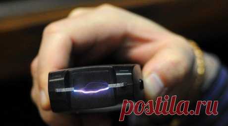 Санитарам стоит выдать электрошокеры для защиты от агрессивных пациентов, сообщил депутат Законодательного собрания Петербурга...