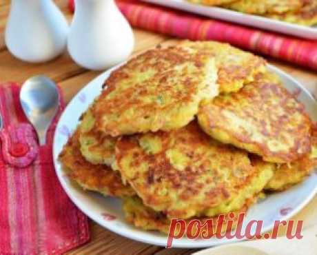 Дранки с ветчиной и сыром
Быстро и очень просто! Домашние просто обожают! Сохрани  
Ингредиенты:
Картофель — 6 шт.
Лук — 1 шт.
Ветчина — 200 г
Сыр твердый — 200 г
Яйцо — 2 шт.
Укроп — 1–2 ст. л. 
Мука — 4–5 ст. л.
Соль — по вкусу
Перец черный молотый — по вкусу
Масло рафинированное — 3–4 ст. л.
Приготовление:
1. Подготовьте продукты, очистите картофель, лук, порежьте мелко укроп.
2. Натрите на крупной терке все ингредиенты: картофель, сыр, ветчину, лук. Добавьте по вкусу соль и черный перец