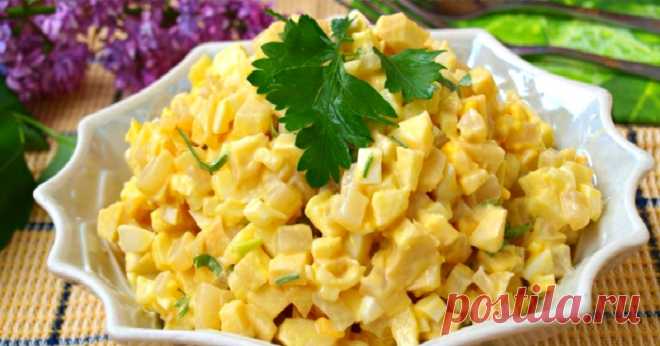 Очень вкусный салатик с кальмарами, яблоком и кукурузой