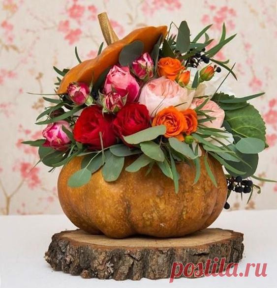 KUFER z artystycznym rękodziełem : Dynie zdobione kwiatami i sukulentami