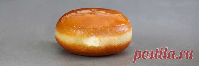 Donuts rellenos de Crema de Vainilla y Caramelo crujiente - Bavette Vamos a elaborar en casa, unos Donuts rellenos, o berlinas. Rellenos de Crema de vainilla, y cubiertos de un fino caramelo crujiente.