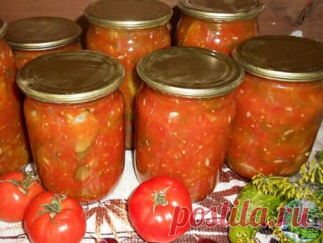 ОГУРЦЫ "В ЛЕЧО"

Что понадобится:
огурцы – 2 кг,
помидоры – 1 кг,
сладкий перец – 7 стручков ,
горький перец – 1 стручок,
чеснок – 200 г,
сахар – 250 г,
растительное масло – 150 мл,
соль – 2 ст. л.,
9%-ный уксус – 80 мл (16 ч.л.),
мясорубка,
банки.

Процесс:
Помидоры, чеснок, сладкий и горький перец необходимо пропустить через мясорубку. 

Затем стоит всыпать соль, сахар, влить масло и уксус, поставить на огонь, варить 10 минут.

Далее необходимо добавить нарезанные полукр...