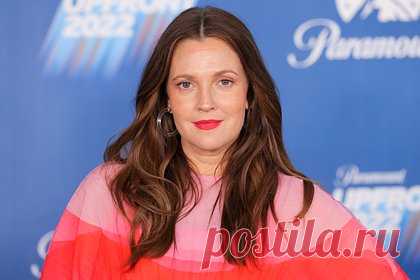 Дрю Бэрримор раскрыла необычный способ быть счастливой после разводов. Звезда «Ангелов Чарли» рассказала, что делает ее счастливой. По ее словам, толику счастья она находит в общении с бывшими избранниками и том, что радуется их успехам. Актриса отметила, что предпочитает работать над собой и над отношениями, а не притворяться, что бывших мужчин больше не существует.