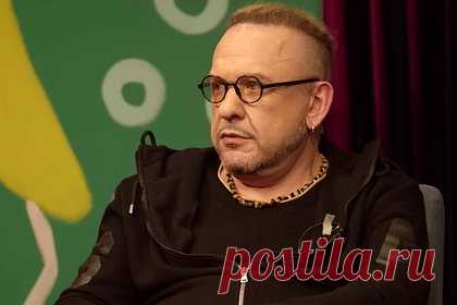 Звезда «Кривого зеркала» словами «год ада» высказался об отказе от алкоголя. Артист эстрады, звезда юмористических программ «Кривое зеркало» и «Смехопанорама» Александр Морозов описал личный опыт отказа от алкоголя словами «год ада». Морозов перестал употреблять спиртное после того, как был госпитализирован из-за язвы желудка. По словам артиста, тогда он находился на грани жизни и смерти.