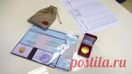 С родителей тюменских школьников, пришедших на вручение аттестатов, будут взимать плату. В школе под Тюменью сделали платным вход на церемонию вручения аттестатов для родителей. Об этом мать одного из школьников рассказала агентству URA.RU. Руководство образовательного учреждения в поселке Боровский решило провести вручение ...