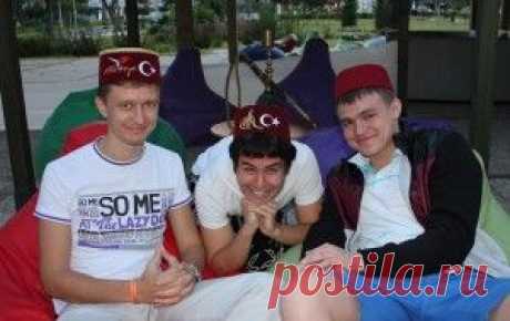 Секреты «новых богатых». Упорство, как ключ успеха. Преуспеет тот, кто не бросит. Выйди на улицу, и спроси у 100 человек – Хочешь быть богатым? – Да!!! А что ты готов сделать, и от чего отказаться, чтобы быть богатым? Прекрасное интервью и великолепное руководство по созданию интернет-бизнеса Артёма Мельника с Евгением Смирновым - https://nrsecrets.ru/part008-smirnov/