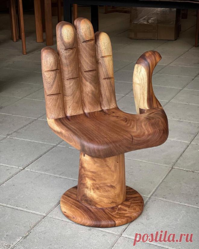 Необычные кресла из дерева