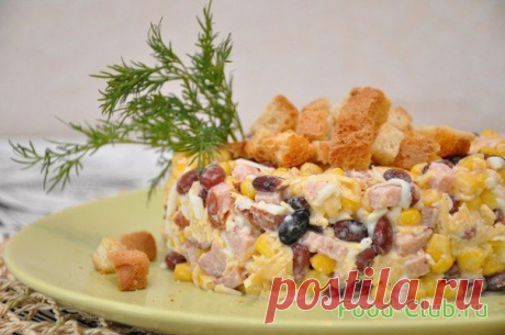 Салат с чесночными сухариками / Мясные / Кулинарные рецепты - Фуд-клаб.ру