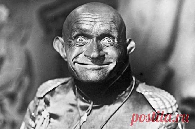 Милляр, парадоксов друг. Он играл в сказках, но его жизнь не была сказочной. «Юмор — не зубоскальство, а мудрость», — считал актер Георгий Милляр, который попал в историю советского кино как лучшая Баба-Яга и самый страшный Кощей.