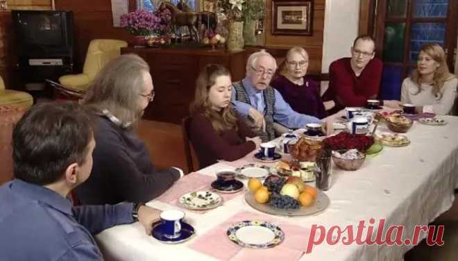 Василий Ливанов в кругу семьи, кадр из передачи «Пока все дома».  /  Отчего не находит покоя 84-летний Василий Ливанов / Шоубиз