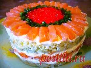 Салат с семгой и красной икрой