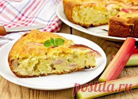 Шарлотка из ревеня: сезонное блюдо с приятной кислинкой - Будет вкусно - 17 мая - 43962683255 - Медиаплатформа МирТесен Сезон ревеня в самом разгаре. Пучки со стеблями ревеня появились на рынке и у бабушек у «Магнита». Лучше всего не терять времени и приготовить что-нибудь вкусное из этого сезонного растения. Например, шарлотку, которая получается очень легкой, воздушной и с приятной кислинкой. Можно с яблоками, а - 17 мая - 43962683255 - Медиаплатформа МирТесен