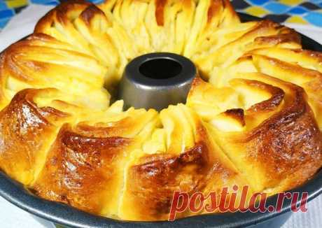Никогда бы не подумала что ЭТО ТАК ВКУСНО! Яблочный пирог вкуснее шарлотки - пошаговый рецепт с фото. Автор рецепта Ольга Лунгу . - Cookpad Пошаговый рецепт приготовления яблочного пирога, шаг за шагом с фотографиями. Ингредиенты для "Яблочный пирог на скорую руку": Мука пшеничная (количество порций зависит от формы) — 2 стак. Масло сливочное (количество порций также зависит от размера формы или противня) — 170 г Сахар (количество зависит от размеров формы или формы, в которой готовится пирог)…