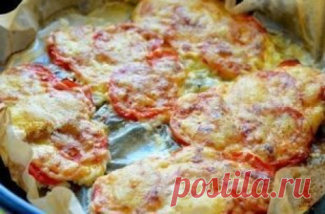 Куриные отбивные в духовке.
Куриные отбивные в духовке – это то блюдо, которое идеально подойдет на праздничный стол. Вкусно, быстро и просто.
Ингредиенты
Куриное филе – 600 г
Лук – 1 шт.
Помидоры – 5 шт.
Сыр – 250 г
Майонез – 4 ст.л
Соль – по вкусу
Чёрный перец молотый – 1/4 ч.л
Куриное филе (грудка) разрезать поперёк на куски толщиной 2 сантиметра. 
Выложить куски на разделочную доску и отбить кулинарным молотком с двух сторон. Отбивные увеличатся в размере и станут тонь...